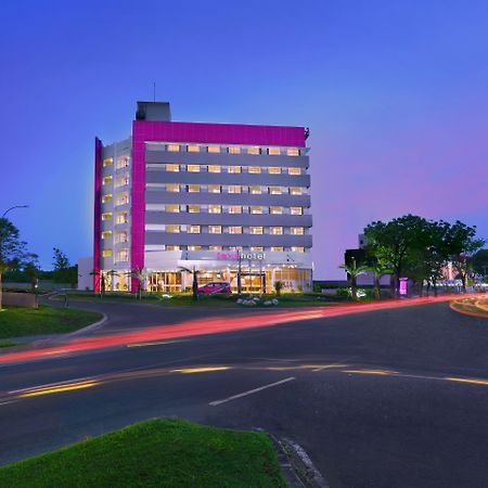 Favehotel Jababeka Cikarang Luaran gambar