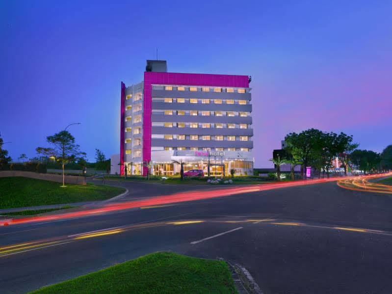Favehotel Jababeka Cikarang Luaran gambar